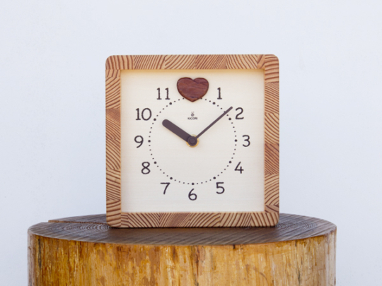 木製の掛け時計・置き時計・からくり時計など贈り物に人気の手作り時計
｜キコリ時計工房（Kicori）【本店】｜ハートフル時計