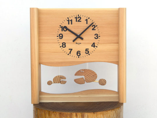 木製の掛け時計・置き時計・からくり時計など贈り物に人気の手作り時計
｜キコリ時計工房（Kicori）【本店】｜さかなの親子の時計