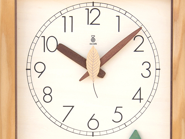 木製の掛け時計・置き時計・からくり時計など贈り物に人気の手作り時計
｜キコリ時計工房（Kicori）【本店】｜森の電葉時計（フクロウ振子）