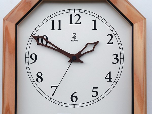 木製の掛け時計・置き時計・からくり時計など贈り物に人気の手作り時計
｜キコリ時計工房（Kicori）【本店】｜ヤマゲラの電波時計