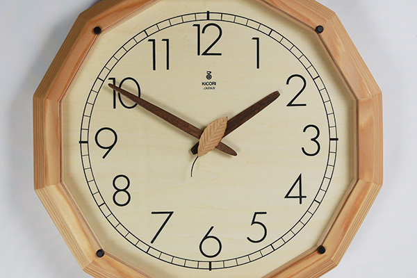 木製の掛け時計・置き時計・からくり時計など贈り物に人気の手作り時計
｜キコリ時計工房（Kicori）【本店】｜森の電葉時計（大）